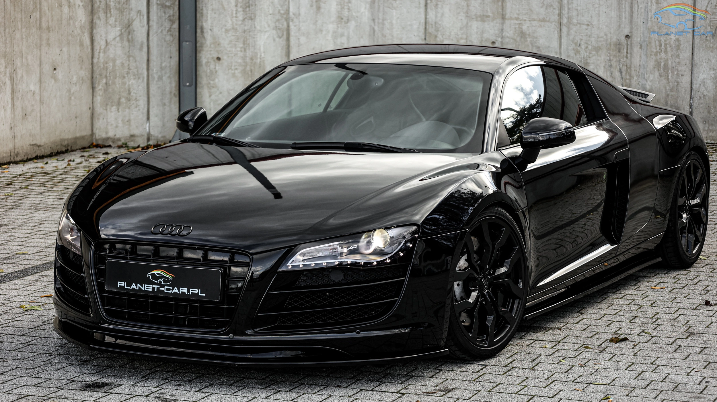 Audi R8 - PlanetCar
