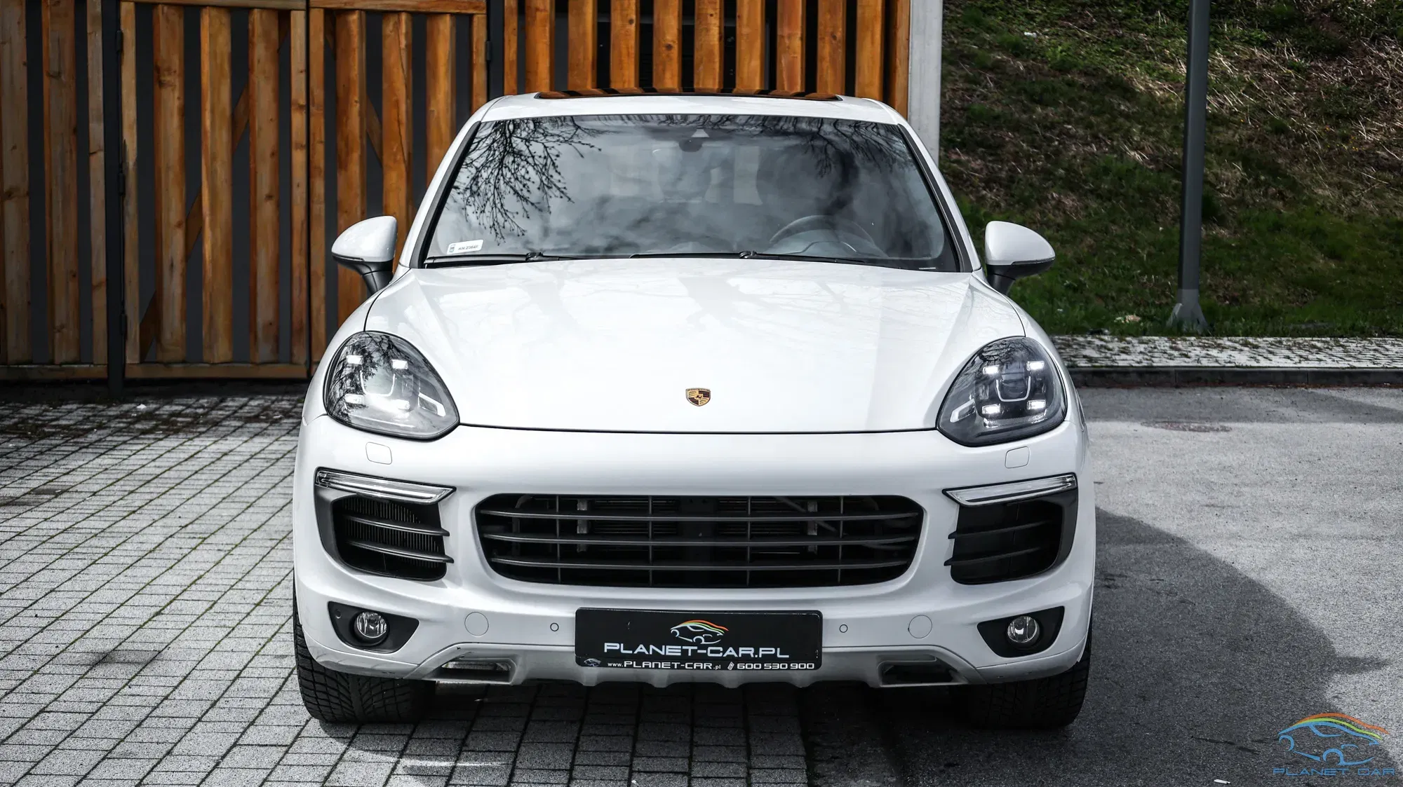 Porsche Cayenne E-Hybrid 2016 - PlanetCar