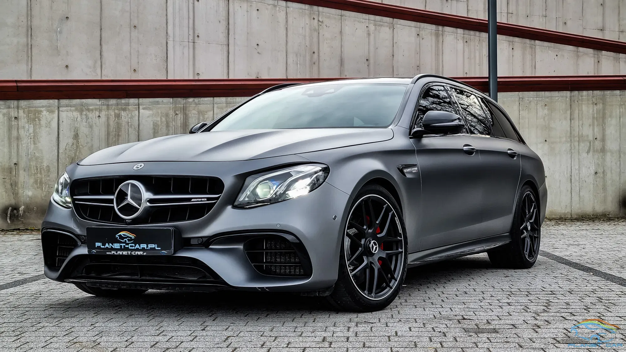 Mercedes E63 AMG Touring 2018 - PlanetCar
